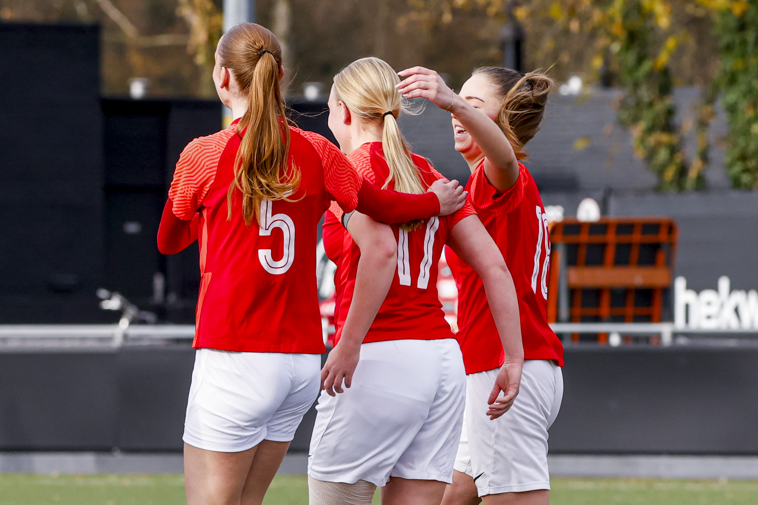 vrouwen 1, vrouwenvoetbal